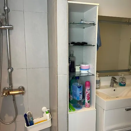 Basement In 아파트